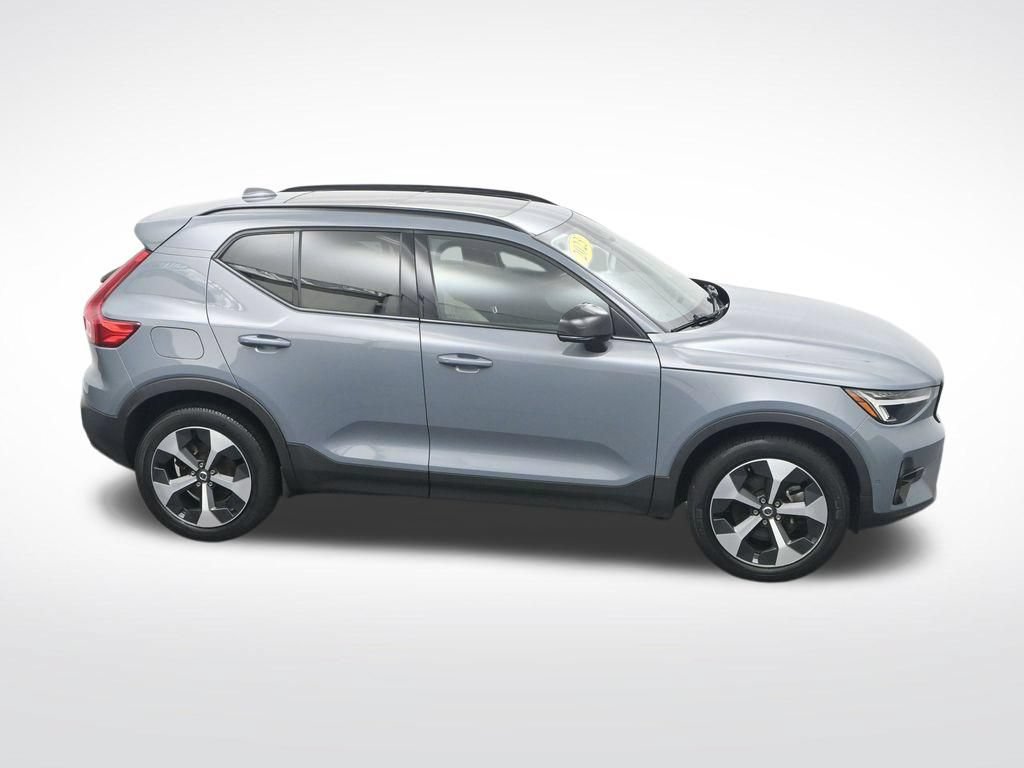 Used 2023 Volvo XC40 B4 Ultimate FWD image 32