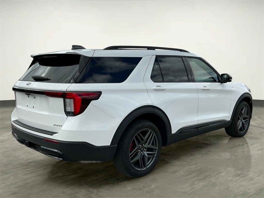 Certified 2025 Ford Explorer ST-Line w/ ST-Line Street Pack image 7