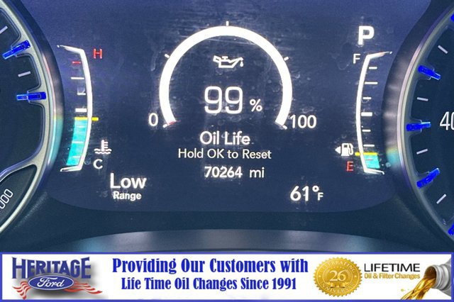 Used 2023 Chrysler Pacifica Touring-L image 26