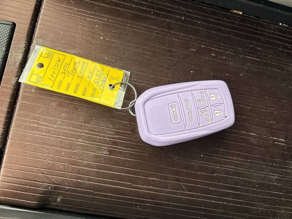 Used 2022 Toyota Sienna XLE image 12