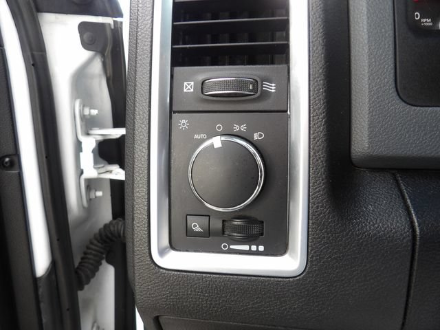 Used 2019 RAM 1500 Classic SLT AWD/4WD image 28