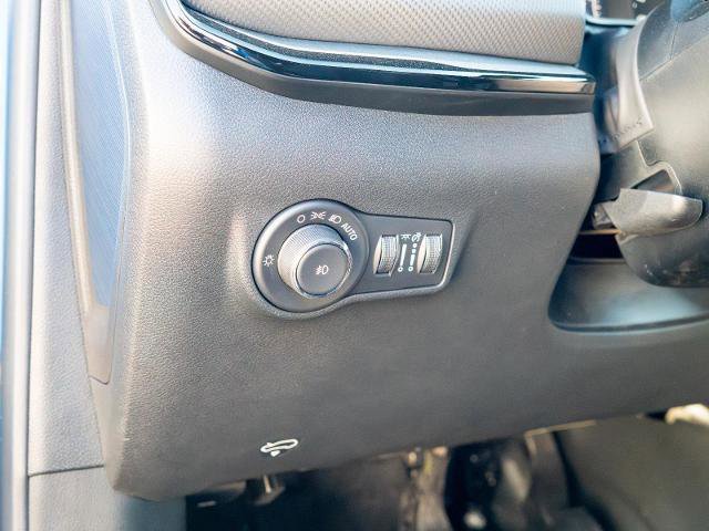 Used 2025 Jeep Compass Trailhawk image 13