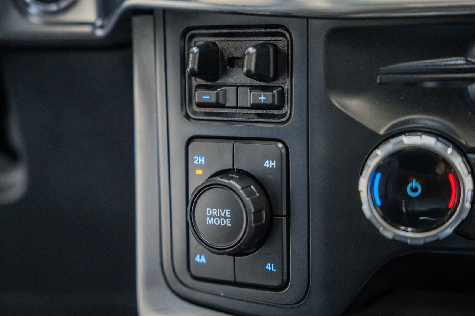 Certified 2023 Ford F150 Lariat w/ Equipment Group 502A High image 30