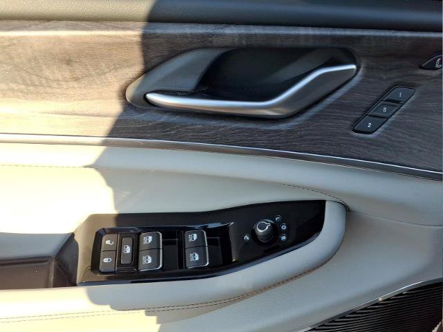 Used 2022 Jeep Grand Cherokee Overland w/ Advanced Protech Group III AWD/4WD image 19
