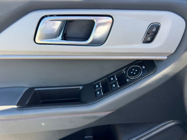 Certified 2025 Ford Explorer Active AWD/4WD image 10