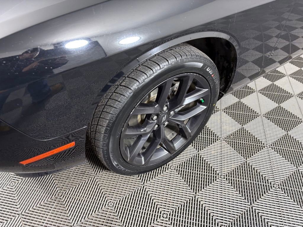 Used 2022 Dodge Challenger SXT w/ Blacktop Package image 9
