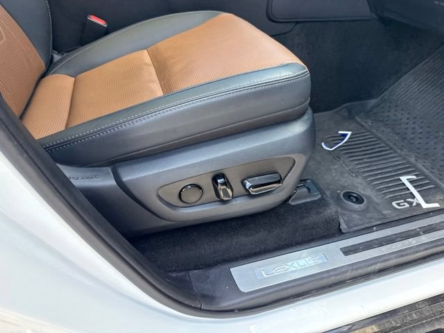 Used 2024 Lexus GX 550 w/ Accessory Package (2T) AWD/4WD image 47