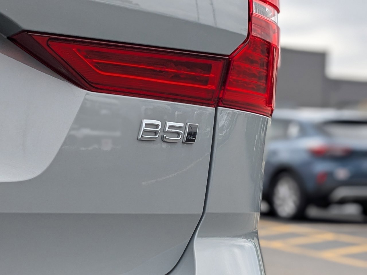 Used 2024 Volvo XC60 B5 Plus image 13