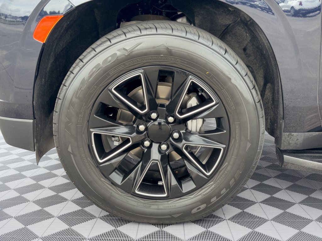 Used 2023 Chevrolet Suburban Premier RWD image 13