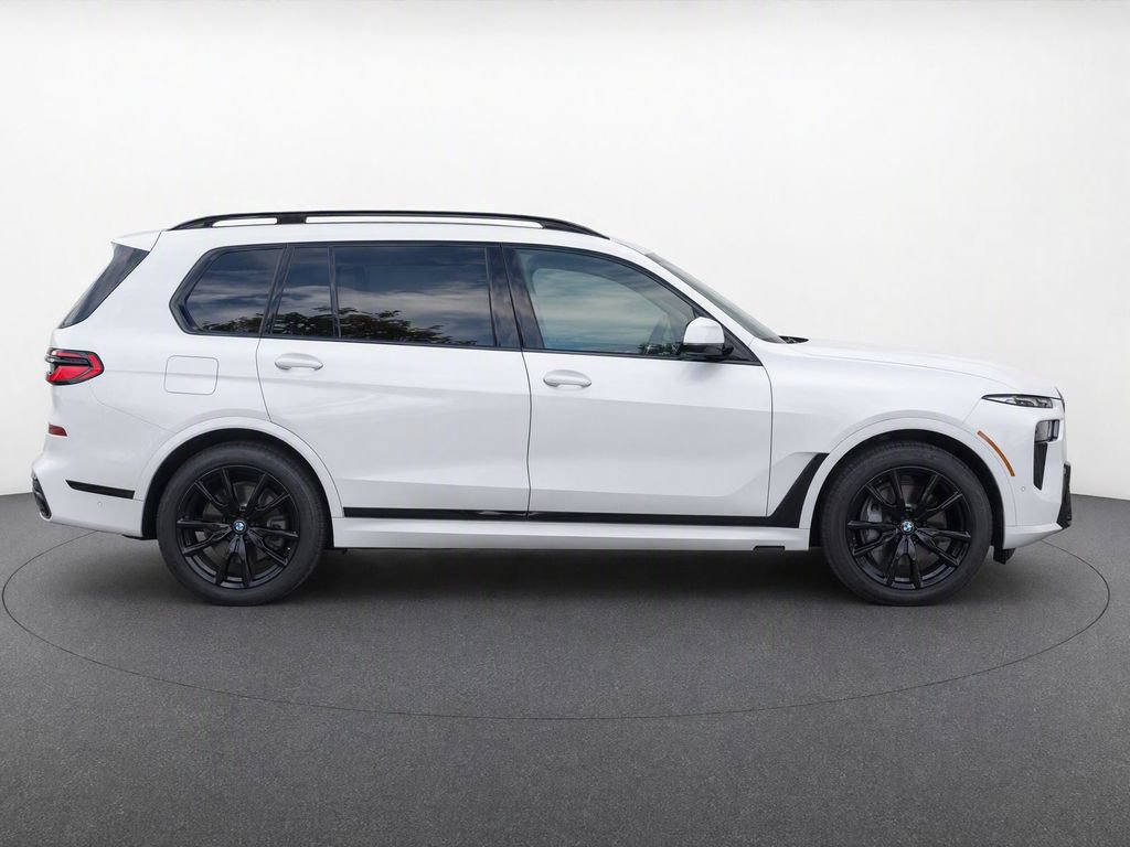 Used 2025 BMW X7 xDrive40i w/ M Sport Package AWD/4WD image 4