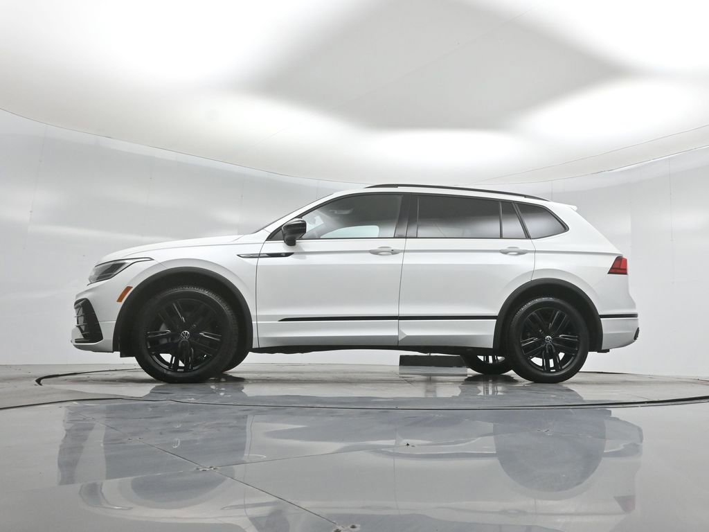 Used 2022 Volkswagen Tiguan SE R-Line image 25