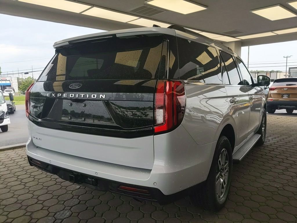 Certified 2025 Ford Expedition Active RWD image 6