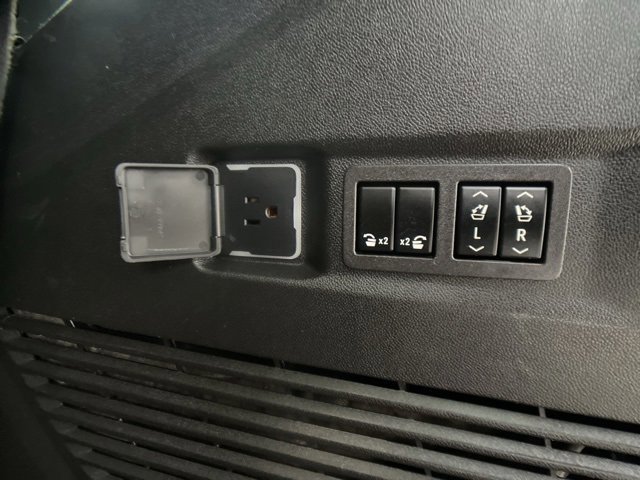 Used 2023 GMC Yukon Denali w/ Denali Reserve Package image 34