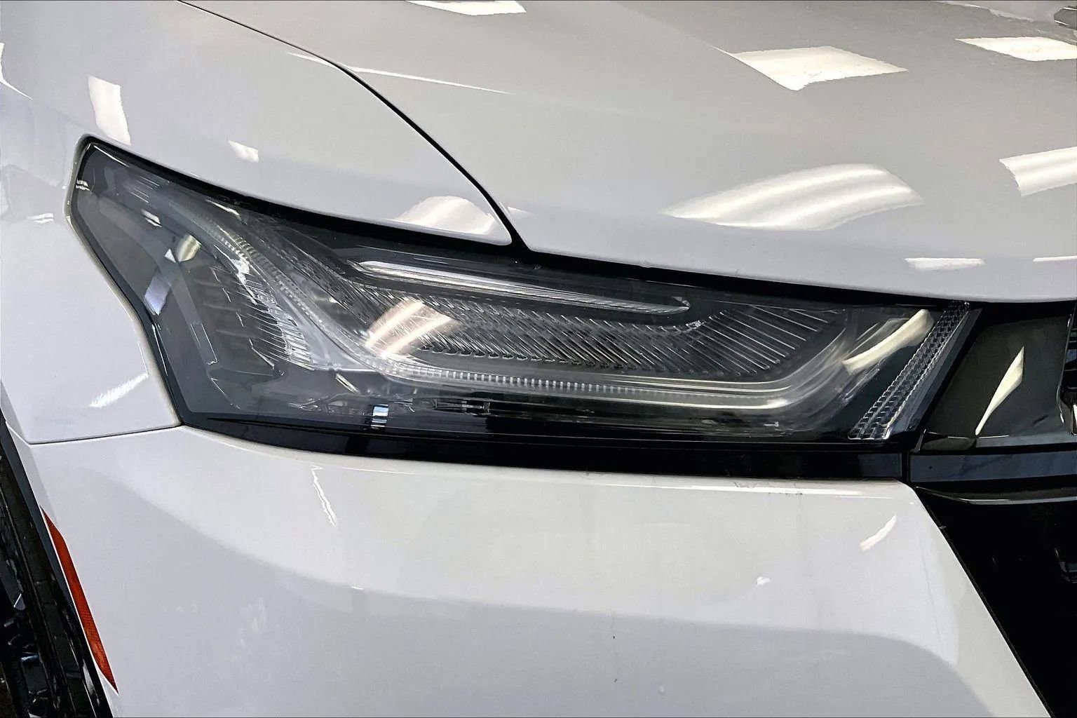 Used 2022 Chevrolet Traverse Premier w/ Redline Edition image 28