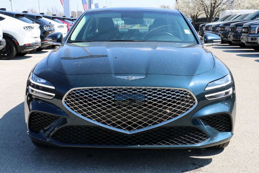 Used 2025 Genesis G70 2.5T image 3