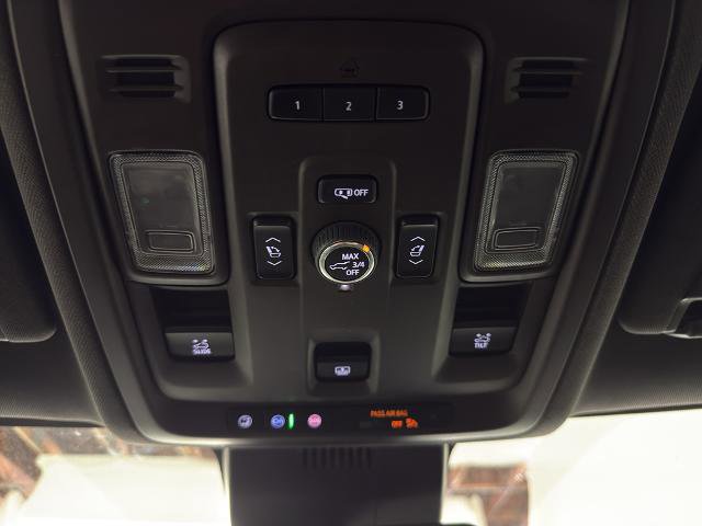 Used 2023 GMC Yukon SLT w/ SLT Luxury Package AWD/4WD image 19