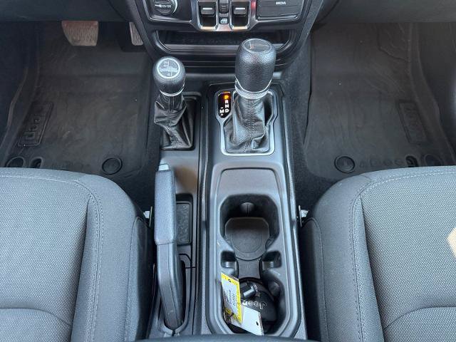 Used 2023 Jeep Gladiator Sport AWD/4WD image 11