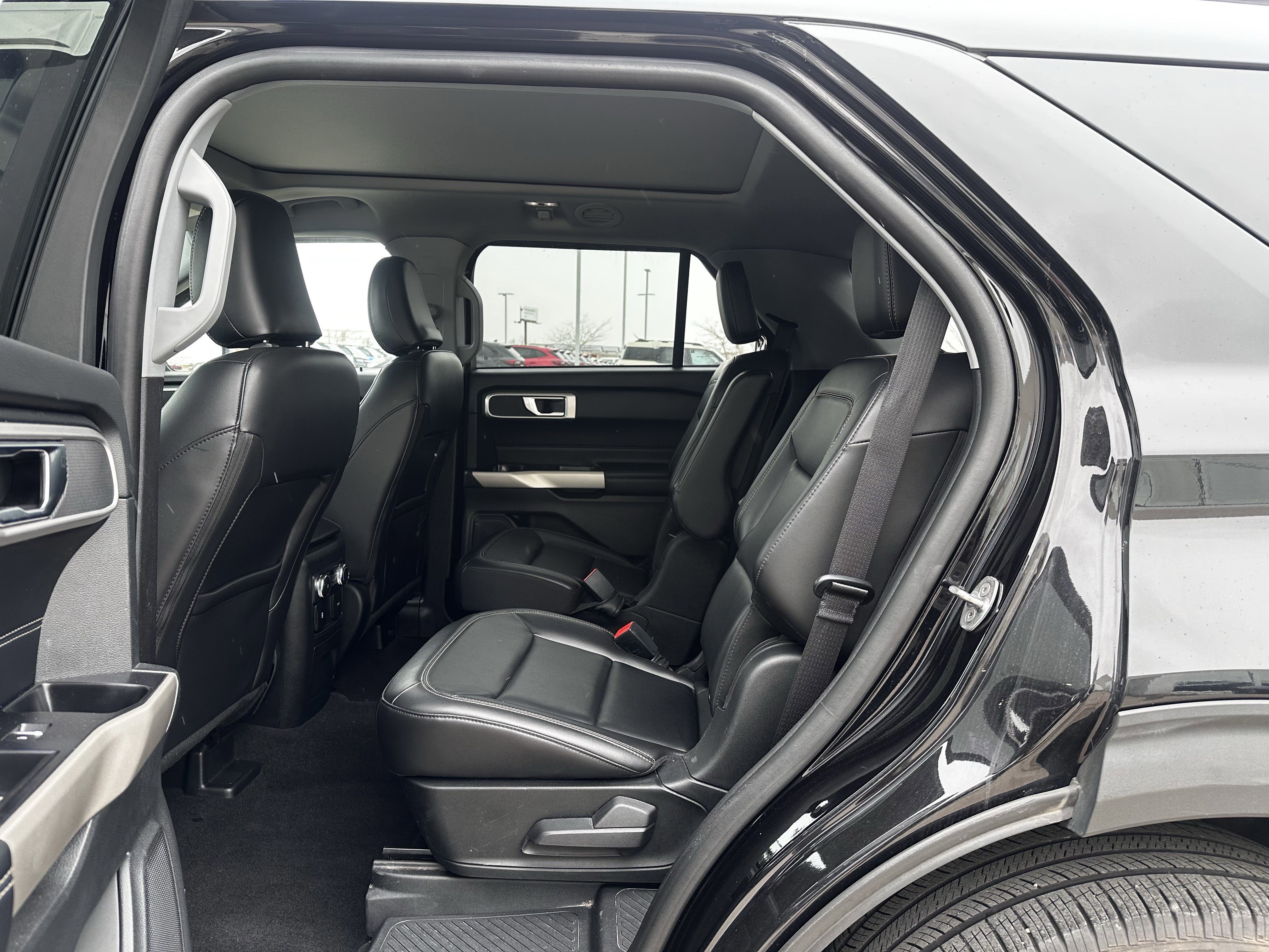 Certified 2022 Ford Explorer XLT image 9