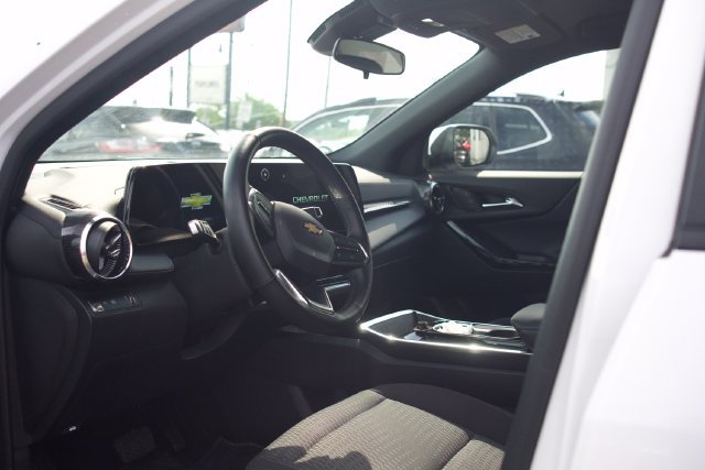 Used 2025 Chevrolet Equinox LT FWD image 14