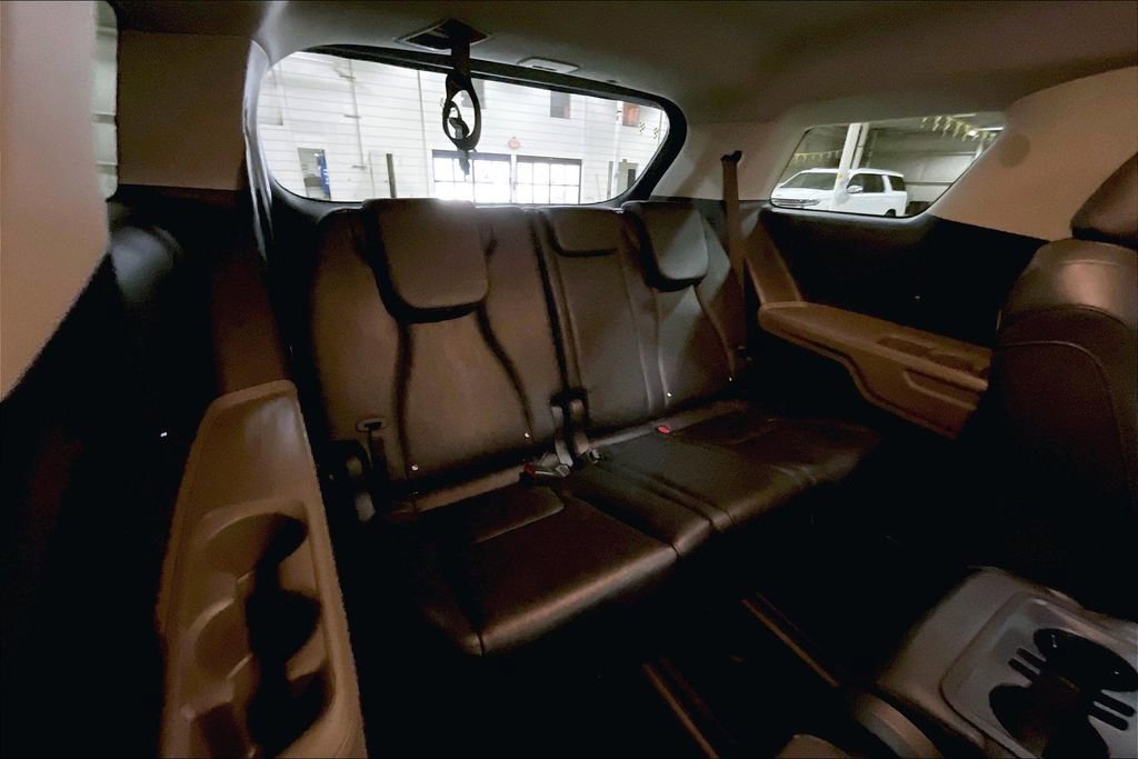 Used 2025 Kia Carnival FWD image 26