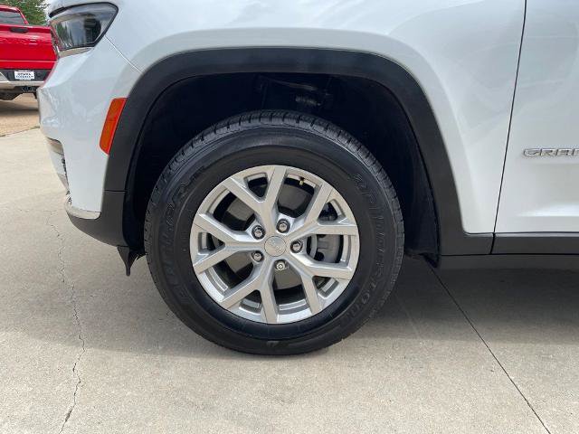 Used 2023 Jeep Grand Cherokee L Limited AWD/4WD image 18
