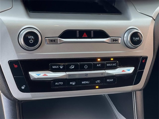 Certified 2022 Ford Explorer XLT w/ Equipment Group 202A image 17