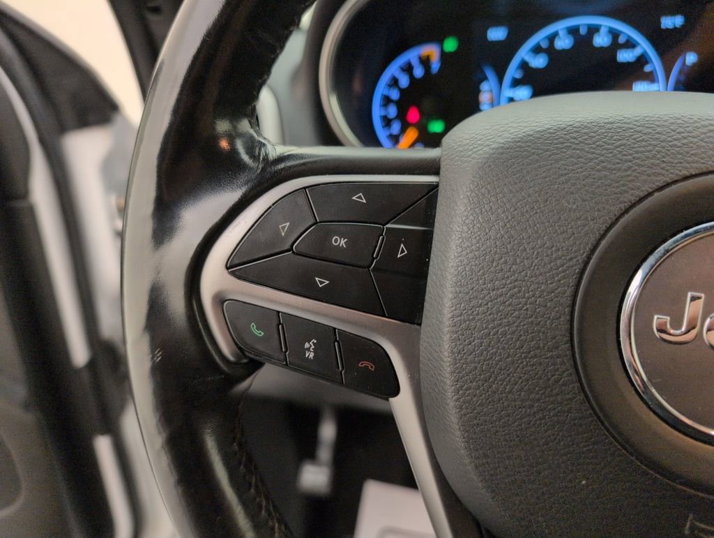 Used 2021 Jeep Grand Cherokee Laredo image 36