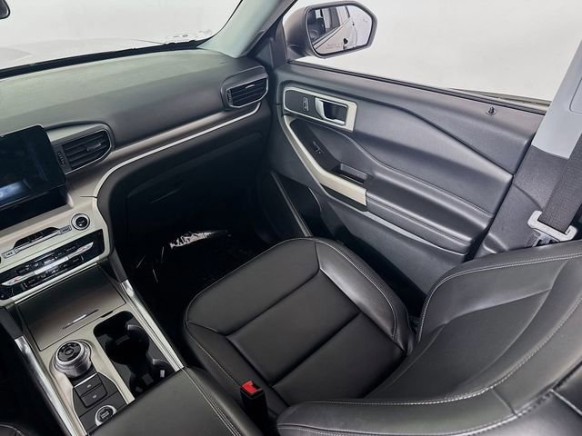 Certified 2022 Ford Explorer XLT w/ Equipment Group 202A image 23