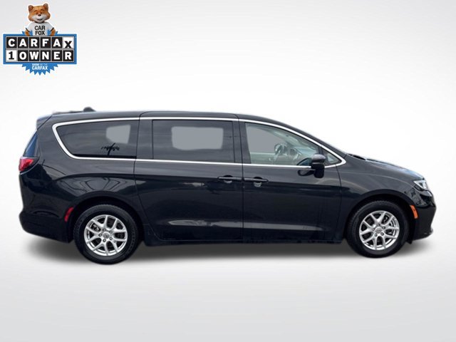Used 2023 Chrysler Pacifica Touring-L FWD image 11