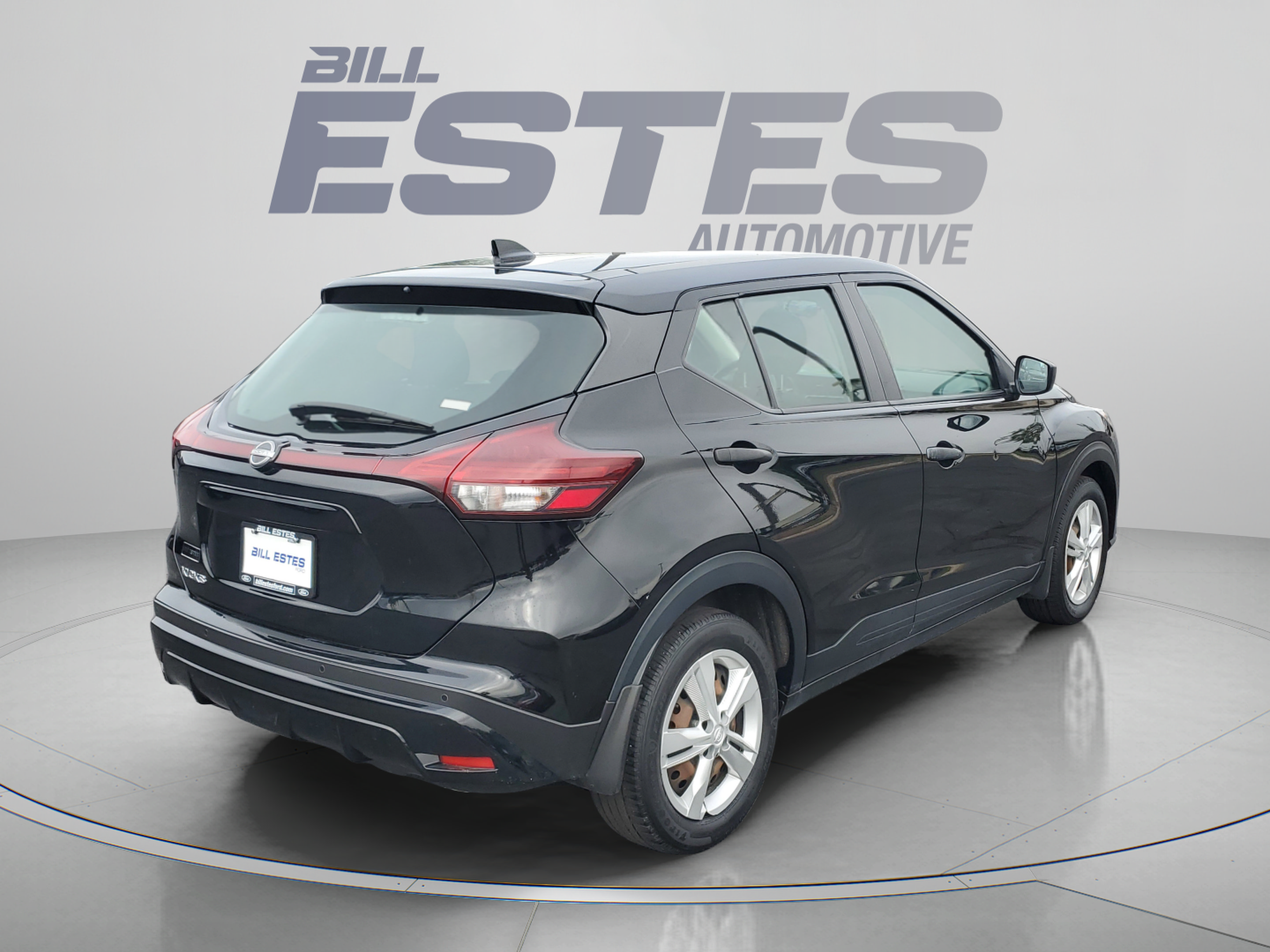 Used 2023 Nissan Kicks S FWD image 4