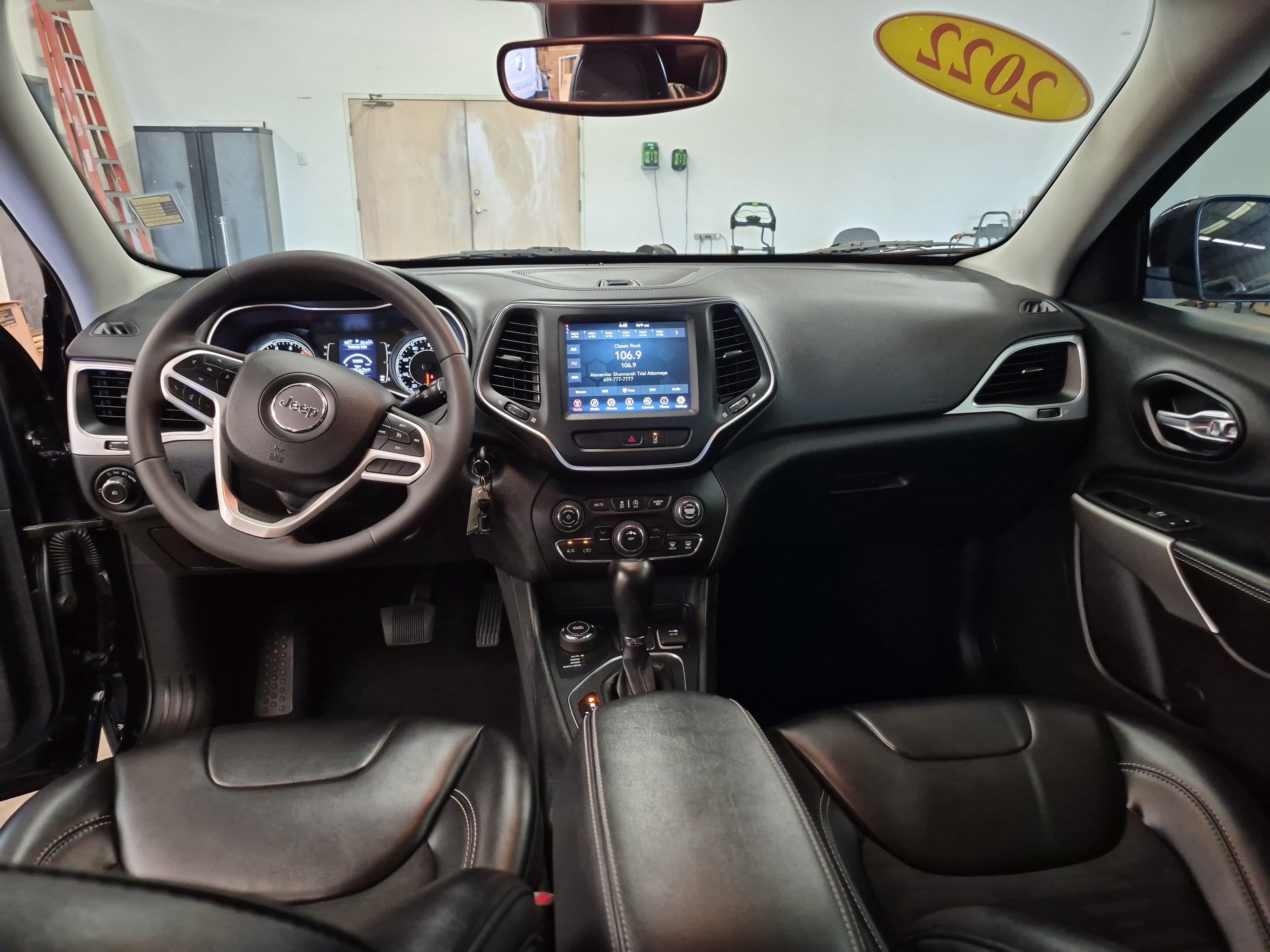 Used 2022 Jeep Cherokee Latitude AWD/4WD image 19