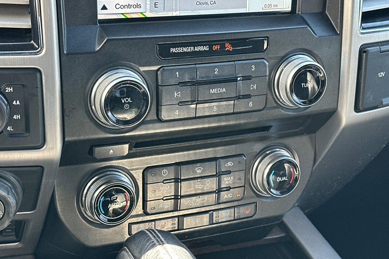 Certified 2017 Ford F150 Platinum w/ Equipment Group 701A Luxury image 21