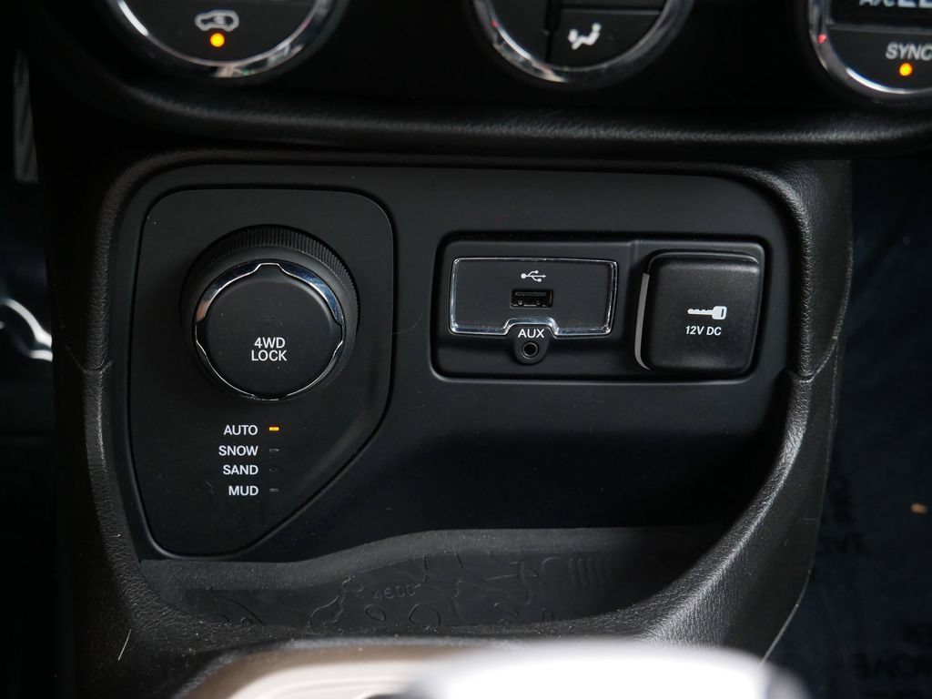 Used 2017 Jeep Renegade Latitude w/ Popular Equipment Group AWD/4WD image 25