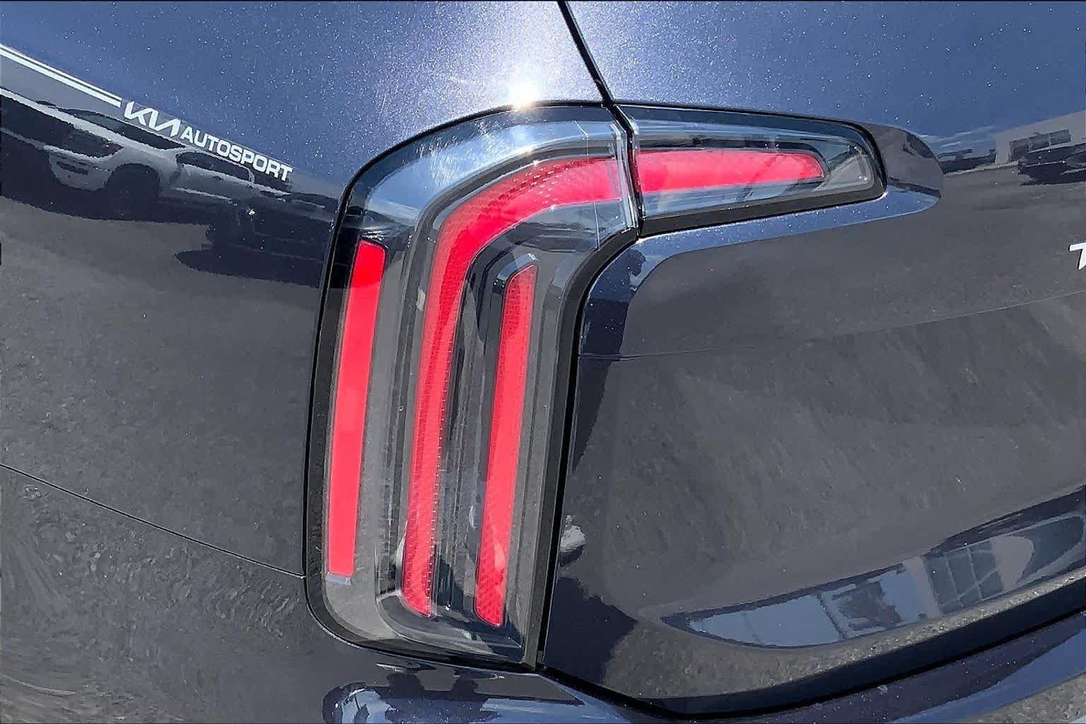 Used 2025 Kia Telluride SX w/ SX Captain's Chair Package FWD image 29