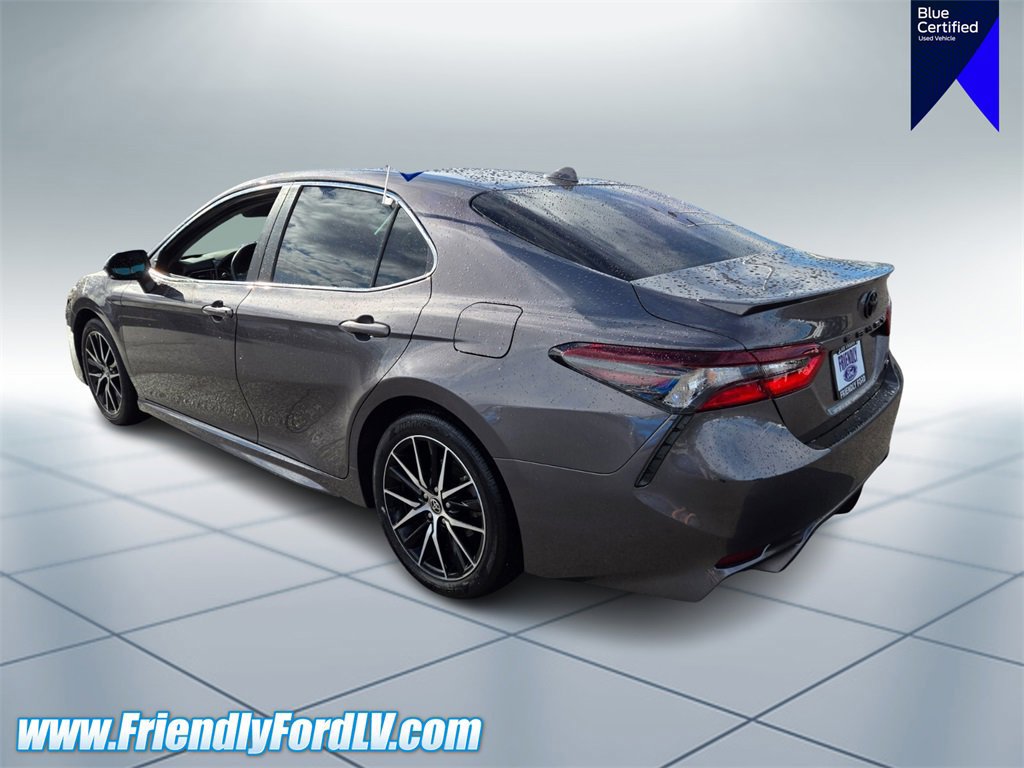 Used 2023 Toyota Camry SE image 3