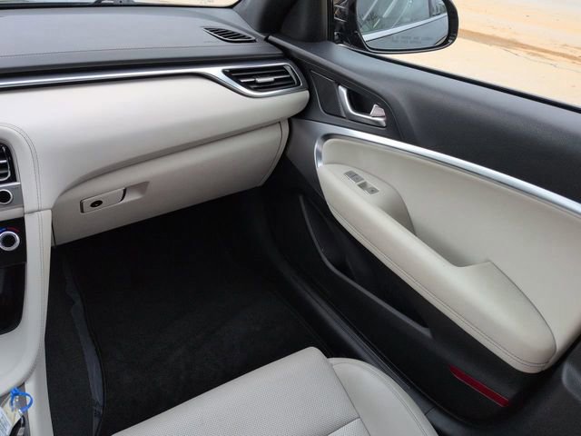 Used 2025 Genesis G70 2.5T image 16