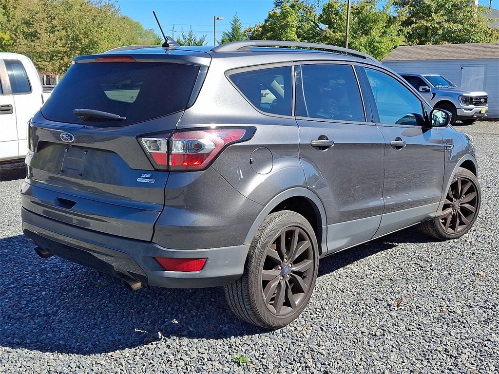Certified 2018 Ford Escape SE w/ SE Sport Appearance Package image 5