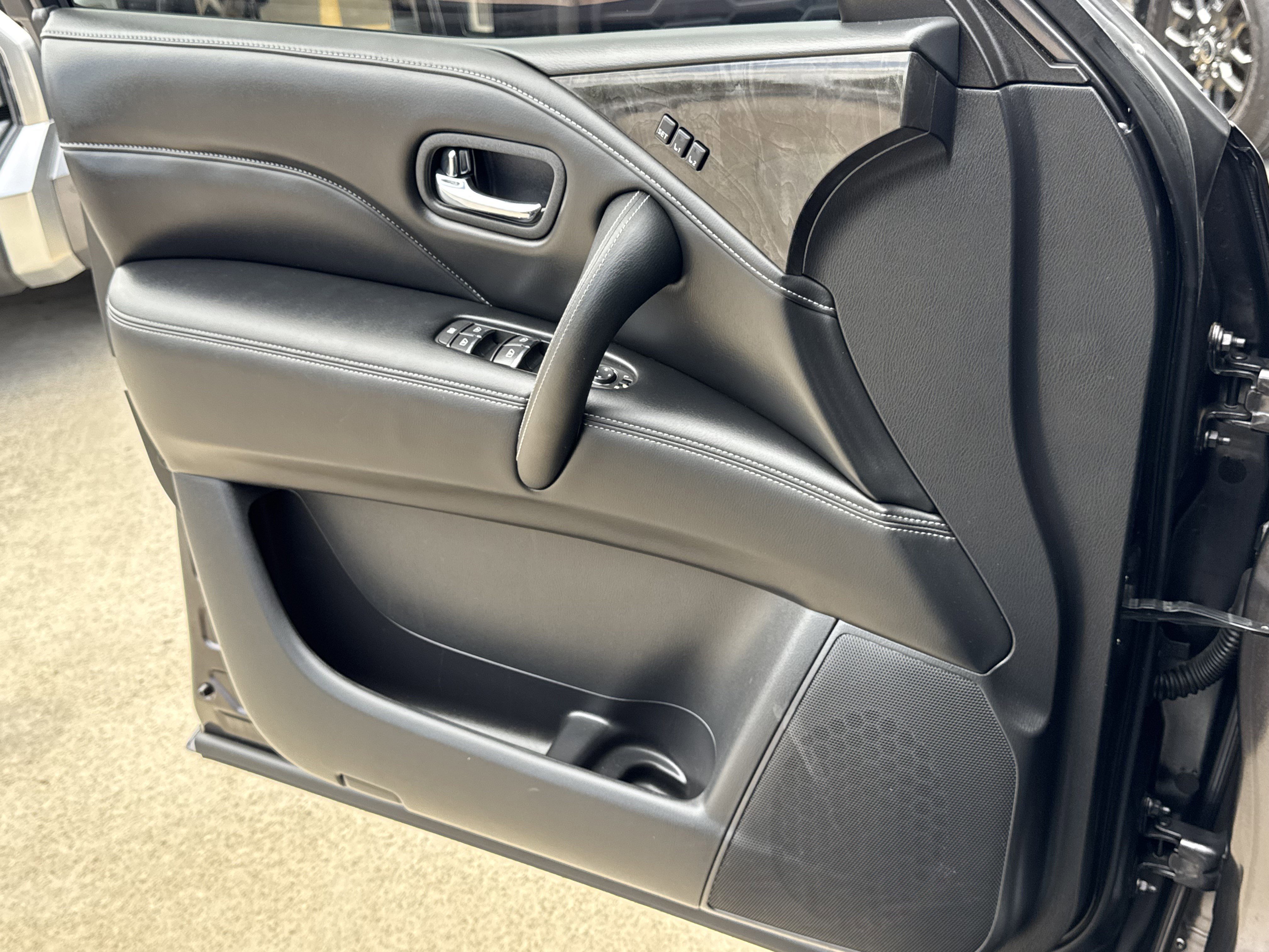 Used 2024 INFINITI QX80 Luxe image 25