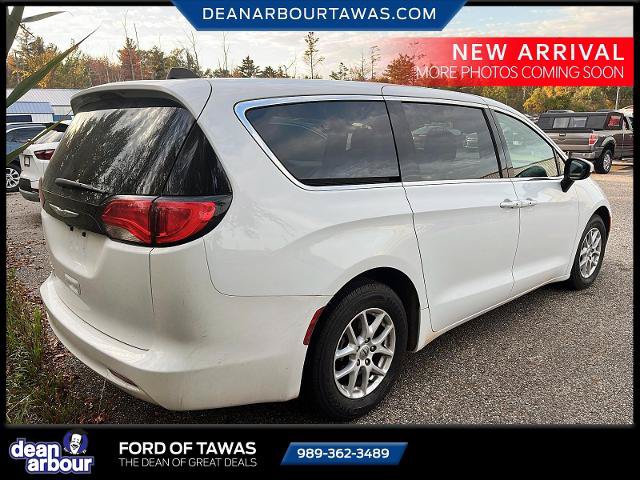 Used 2023 Chrysler Voyager LX FWD image 4