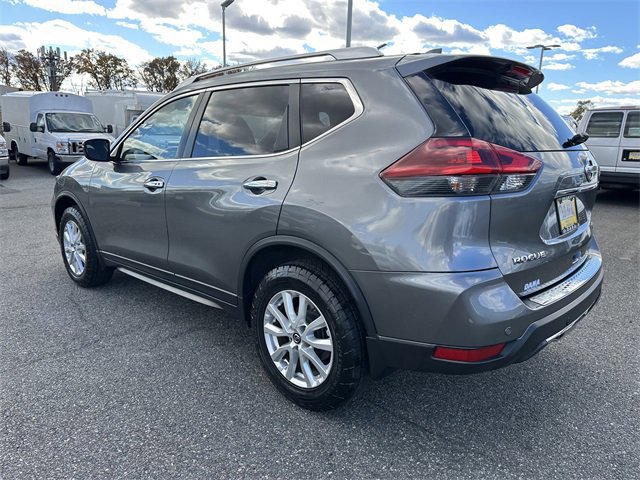 Used 2020 Nissan Rogue SV image 3