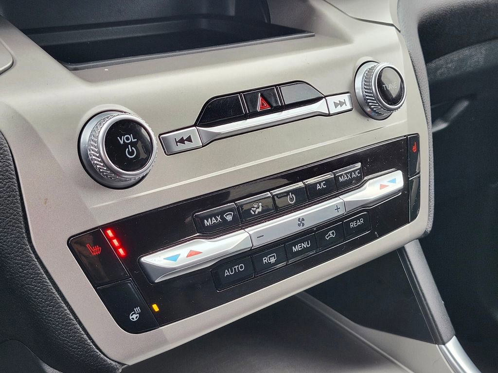 Certified 2022 Ford Explorer XLT w/ Equipment Group 202A image 24