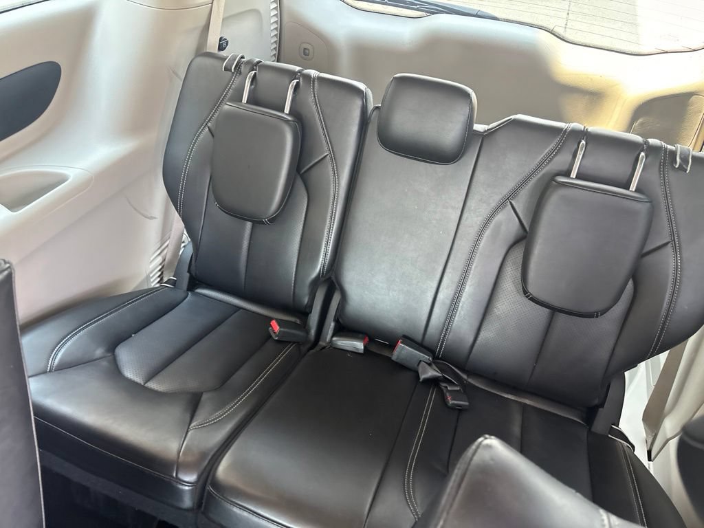 Used 2024 Chrysler Pacifica Limited FWD image 29