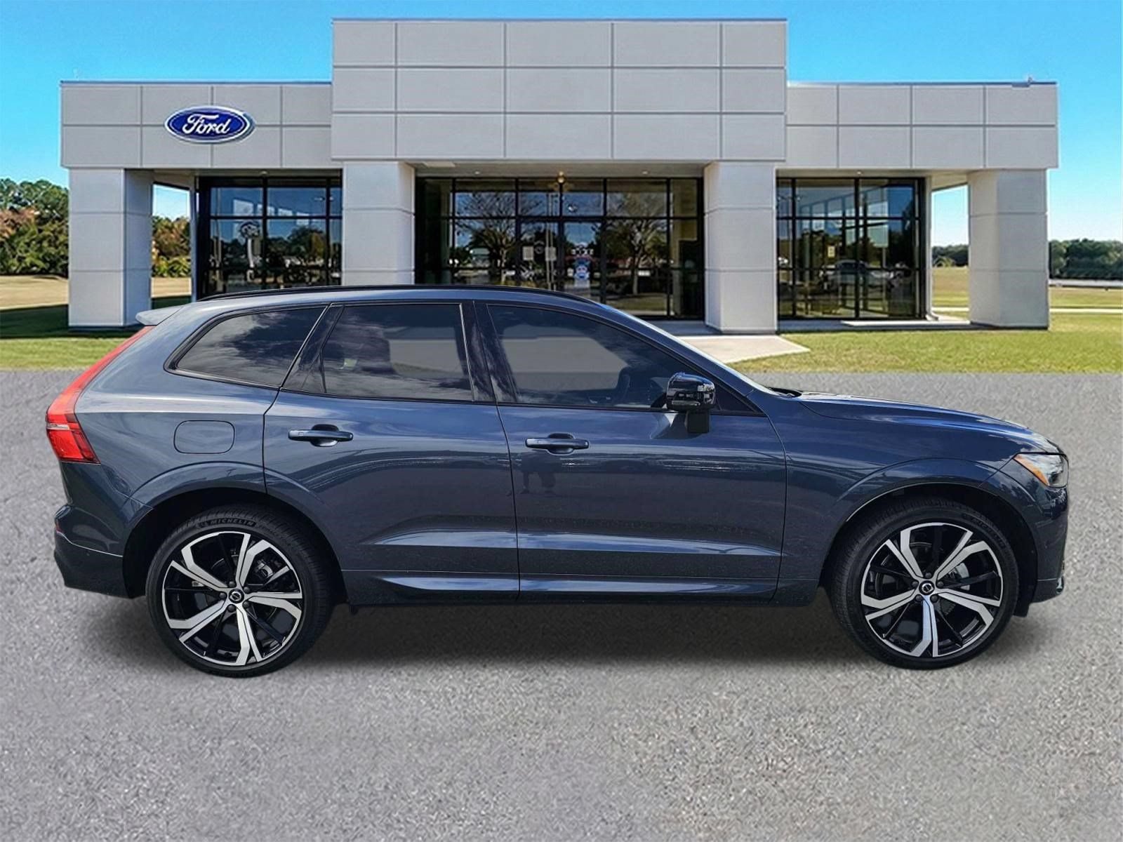 Used 2024 Volvo XC60 B5 Ultimate AWD/4WD image 3