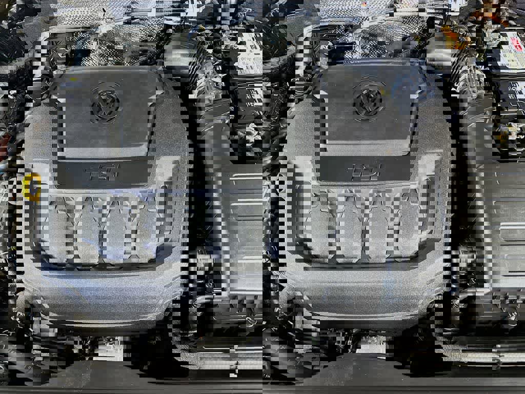 Used 2022 Volkswagen Tiguan SEL R-Line image 12