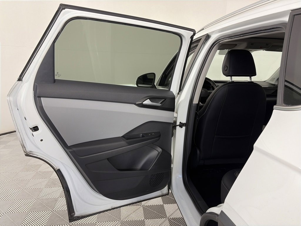 Used 2022 Volkswagen Taos SEL w/ Panoramic Sunroof Package image 12