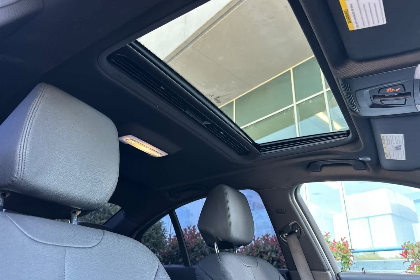 Used 2018 BMW 330i Sedan RWD image 17