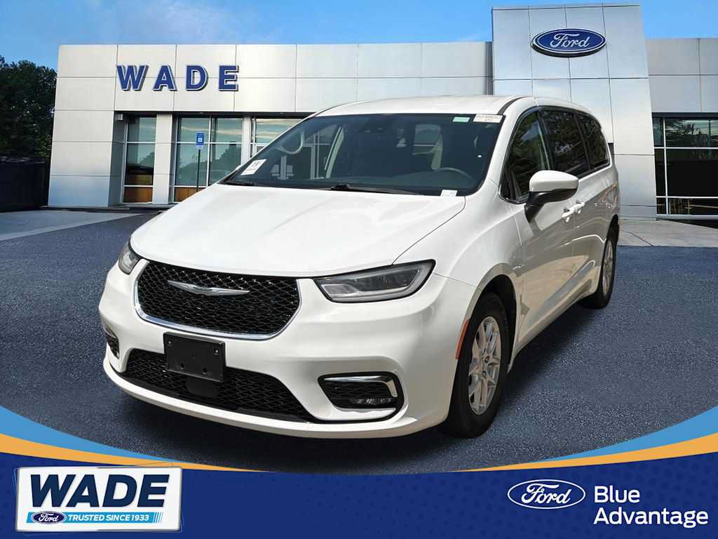 Used 2023 Chrysler Pacifica Touring-L