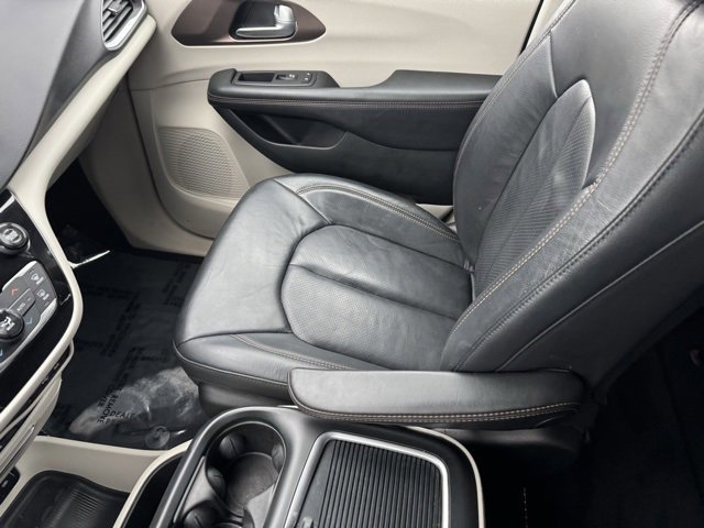 Used 2018 Chrysler Pacifica Touring-L Plus image 27