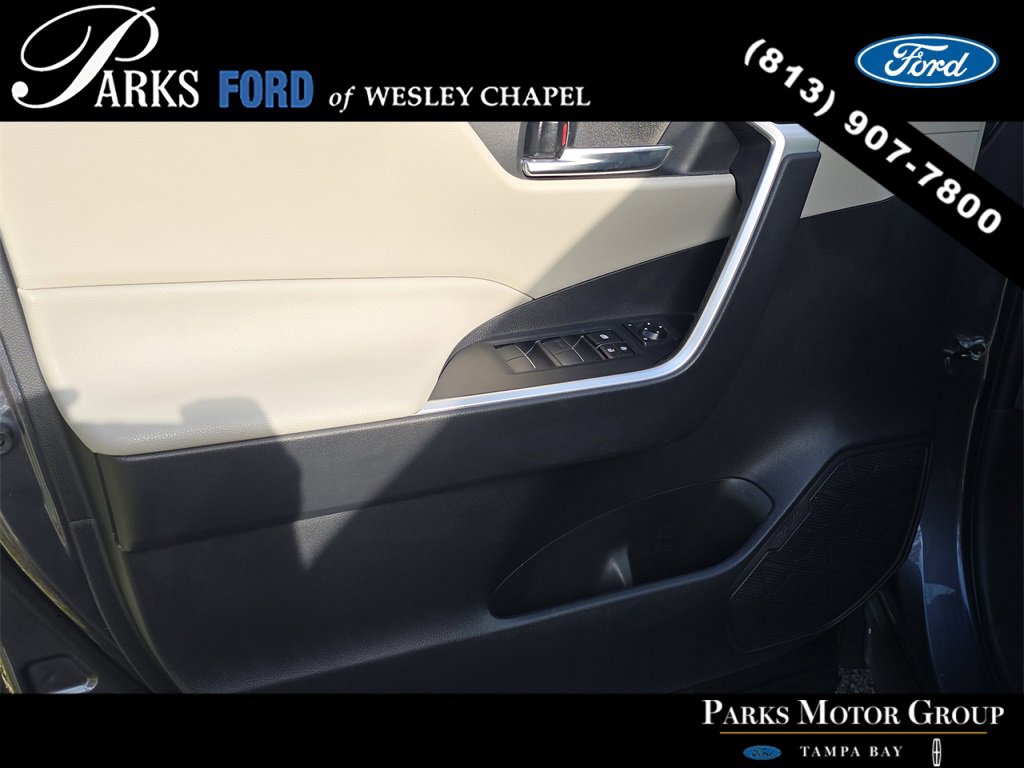 Used 2020 Toyota RAV4 XLE Premium image 16