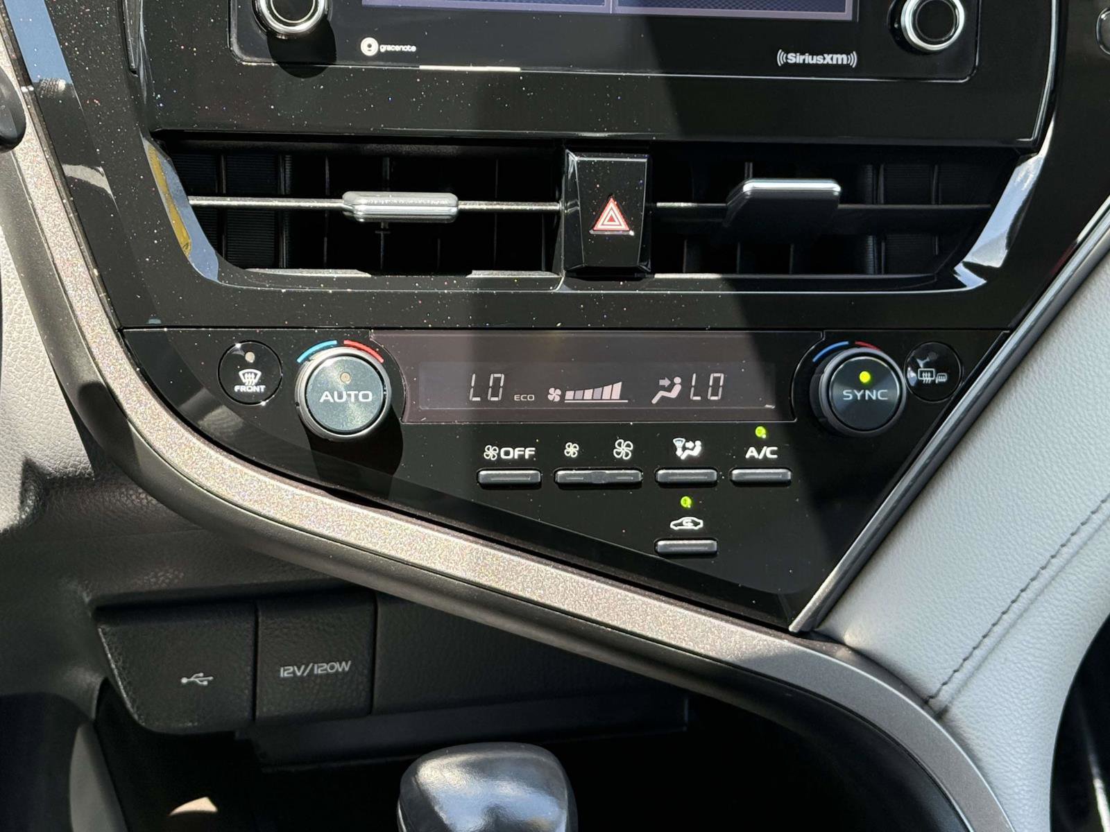 Used 2022 Toyota Camry SE FWD image 9